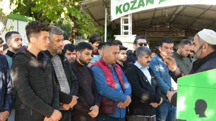 Adana’da 17 yaşındaki genç katil olurken, 19 yaşındaki genç toprağa verildi