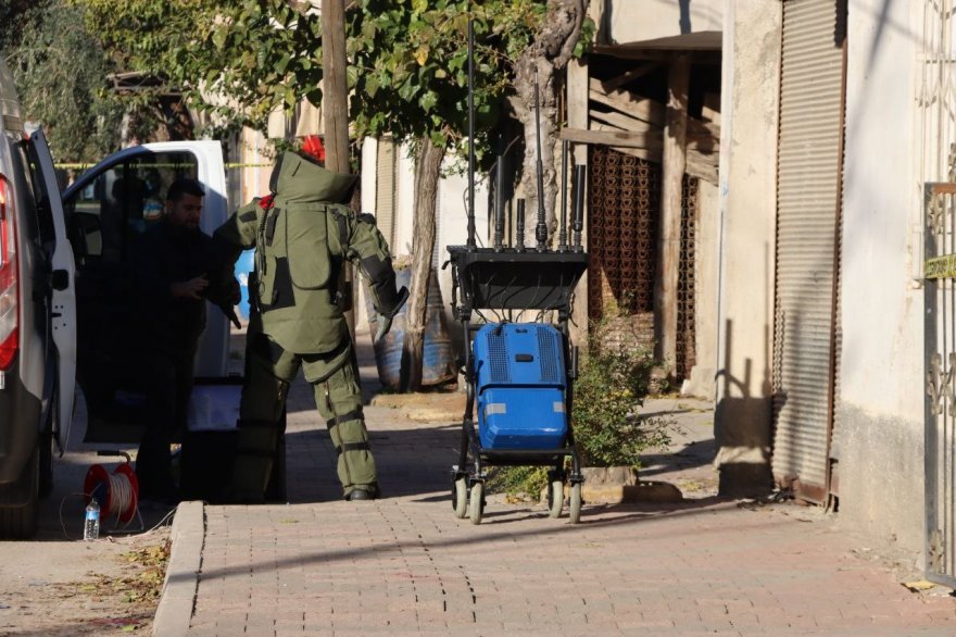 ‘Üzerimde bomba düzeneği var’ diyerek kuyumcuyu soymaya kalktı