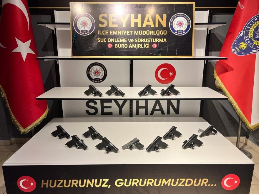 Seyhan polisi bir eve yaptığı baskında 13 ruhsatsız tabanca ele geçirdi