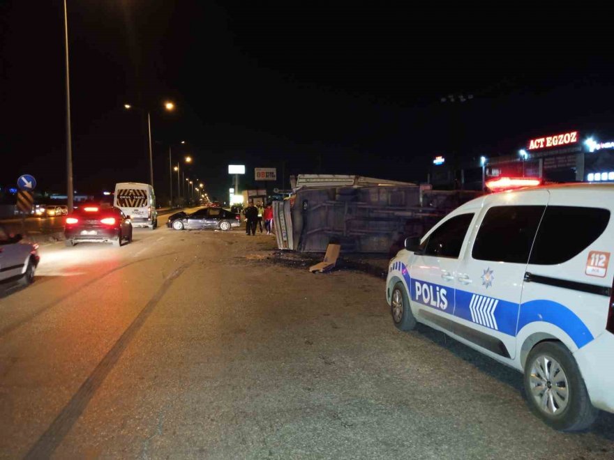 Adana’da otomobil ile kamyonet çarpıştı: 1 kişi öldü, 3 kişi yaralandı