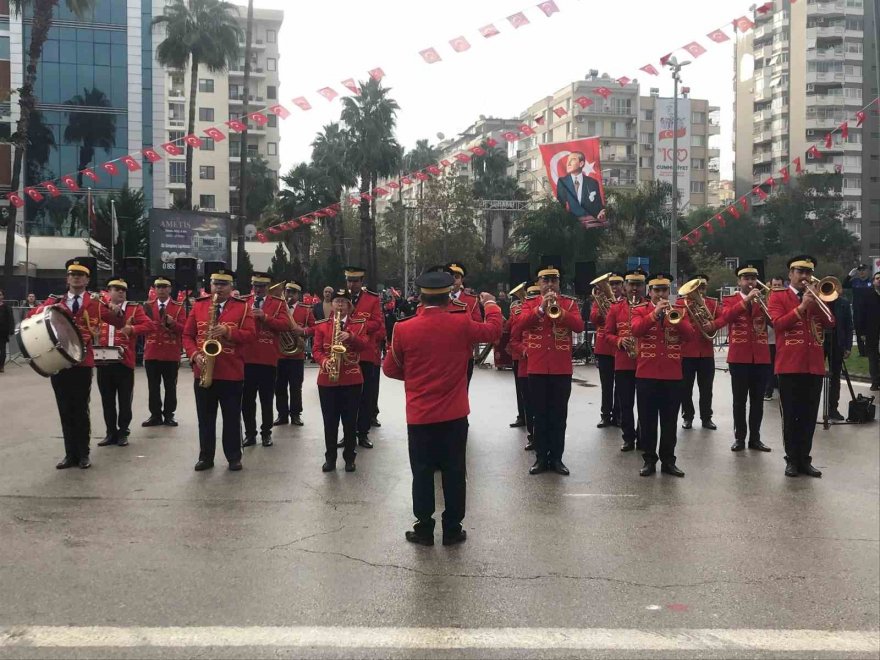 Adana’da kurtuluşun 102. yıl coşkusu