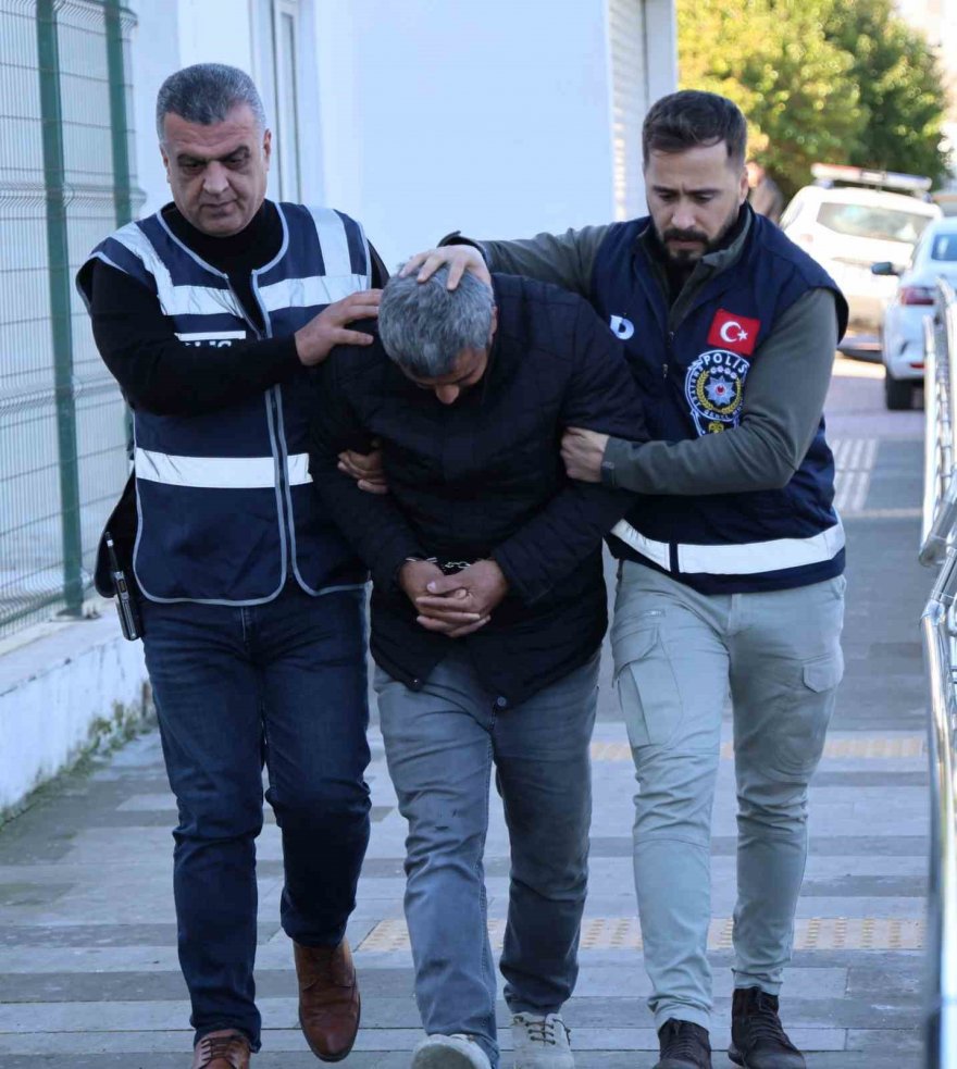 Evlerinde silah üreten kardeşlere Seyhan polisinden darbe