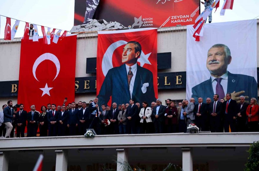 Yeniden aday gösterilen Adana Büyükşehir Belediye Başkanı Karalar, vatandaşlarla buluştu