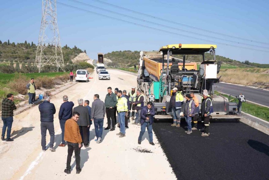 Ceyhan Sarımazı’da istinat duvarı yapılıyor, 19 km’lik yol yenileniyor