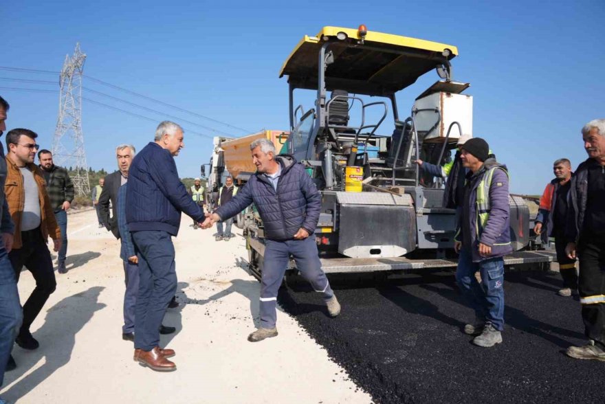 Ceyhan Sarımazı’da istinat duvarı yapılıyor, 19 km’lik yol yenileniyor