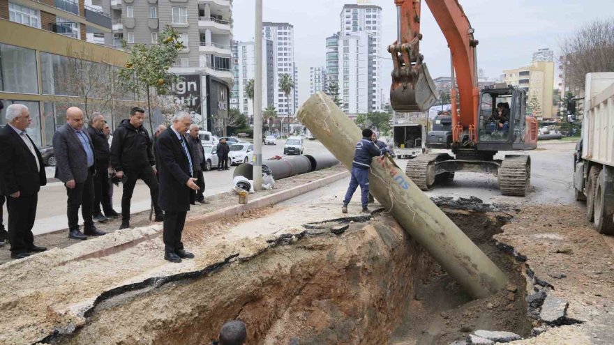 Hilmi Kürklü Bulvarı’nda 2 km’lik su hattı yenilendi