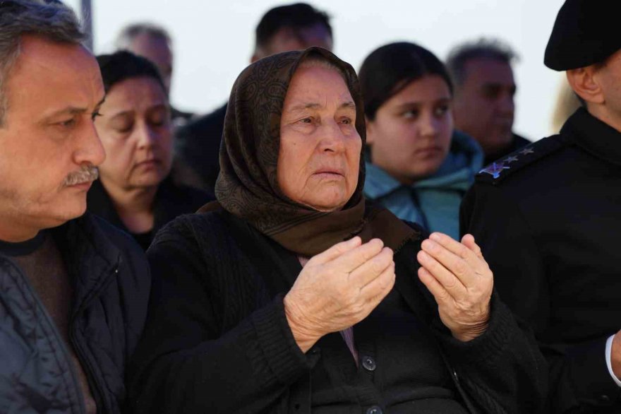 Şehidin ismi polis merkezine verildi, annesi gözyaşlarına boğuldu