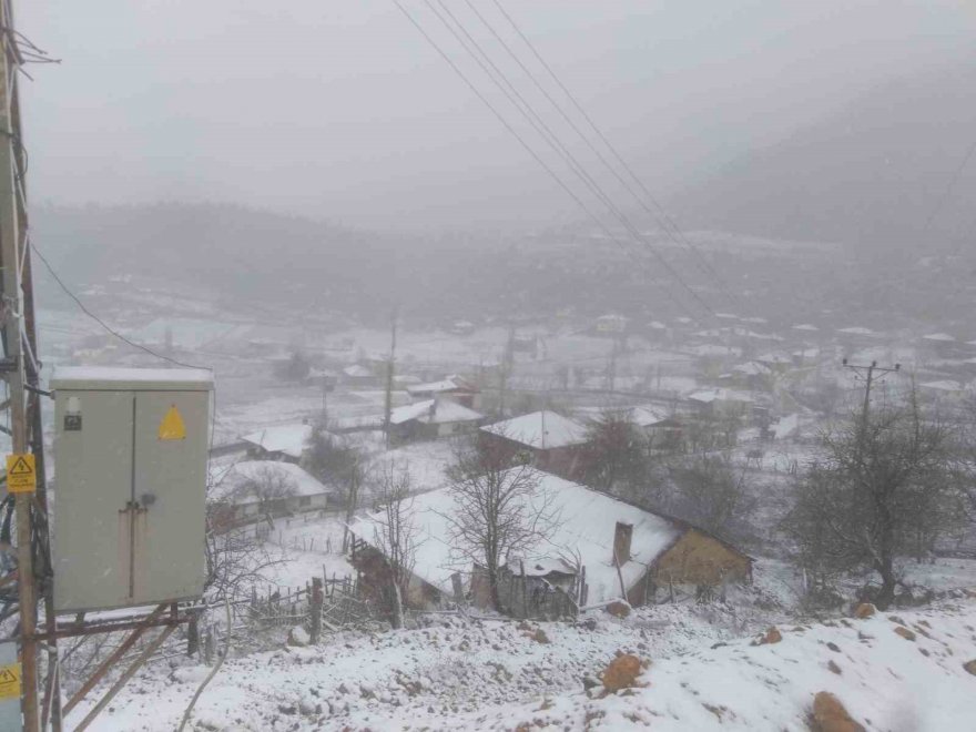 Adana’nın kuzey ilçeleri beyaza büründü