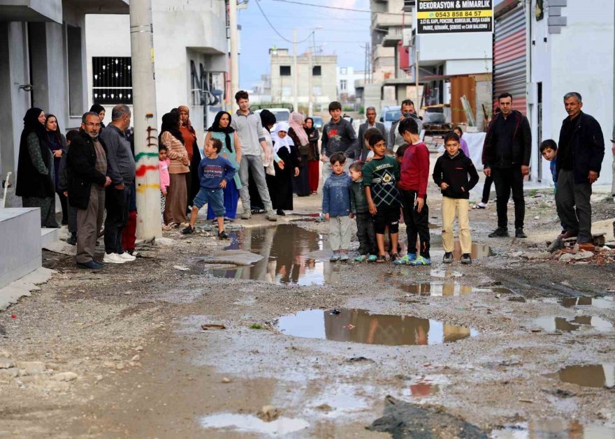 Mahallenin bozuk yol isyanı