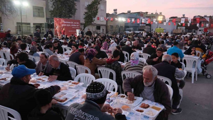 Büyükşehir her gün bir mahallede iftar sofrası kuruyor