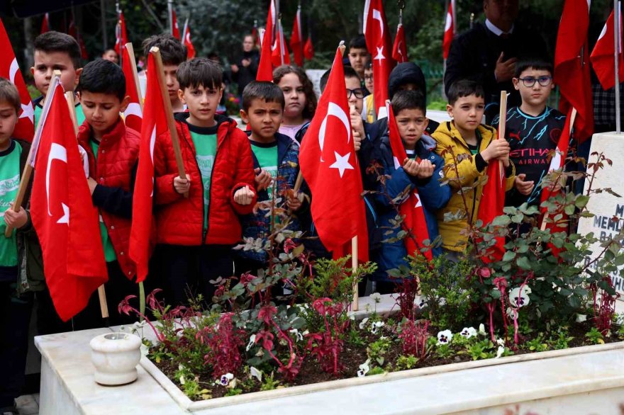 Okullarına ismi verilen şehidi unutmadılar