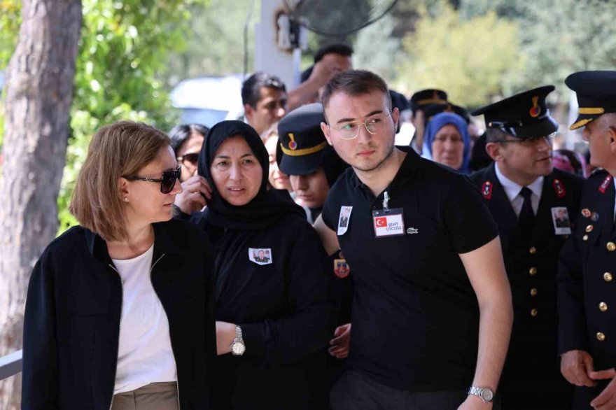 Adanalı Şehit Nebi Çullu gözyaşları içinde toprağa verildi