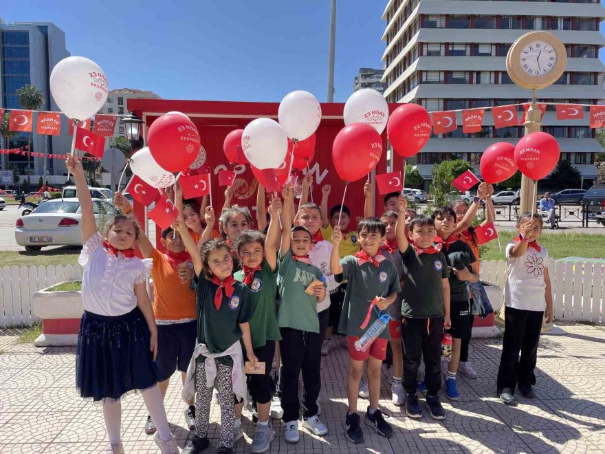 Adana’da çocukların ’23 Nisan Ekspresi’ coşkusu