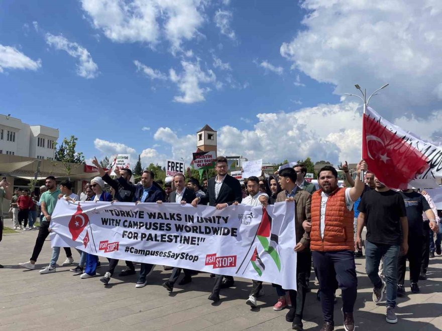 Adana’da üniversite öğrencileri Filistin için yürüdü