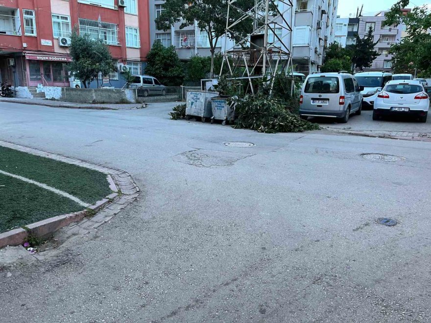 Bayıltana kadar dövdü, sürükleyip yol kenarına bıraktı