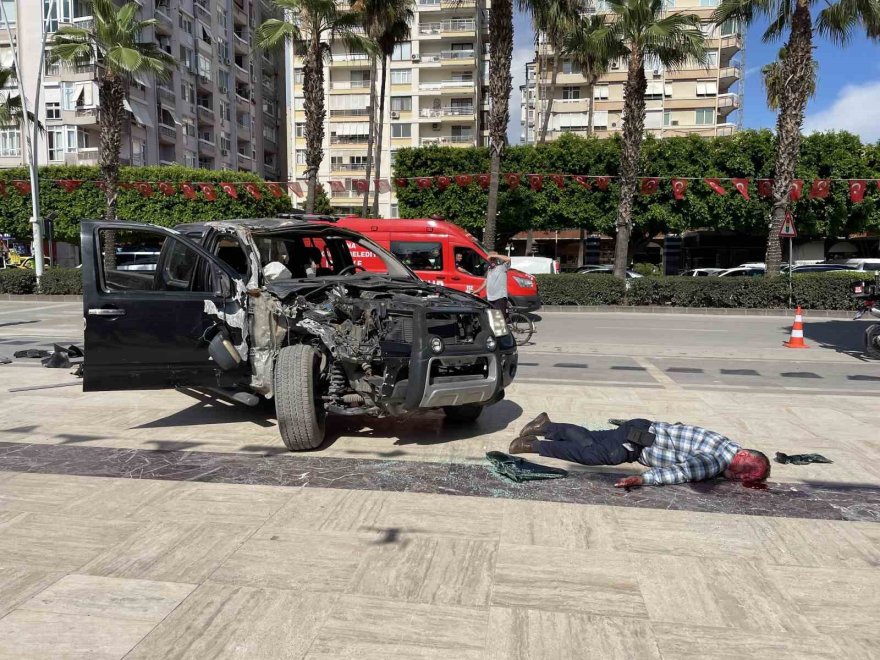 Trafik kazası tatbikatını gerçek sanıp olay yerini doldurdular