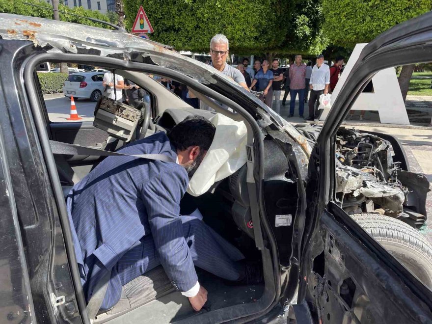 Trafik kazası tatbikatını gerçek sanıp olay yerini doldurdular