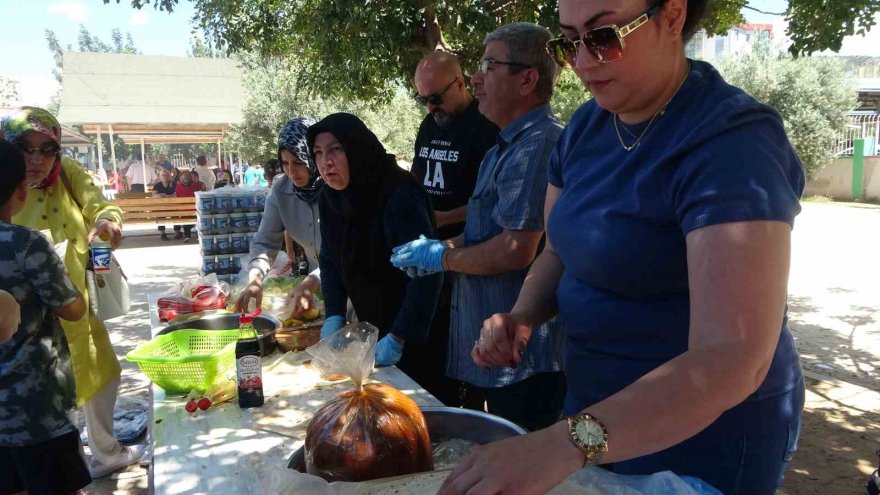 Adana’da okul bahçesinde kebap dumanları yükseldi