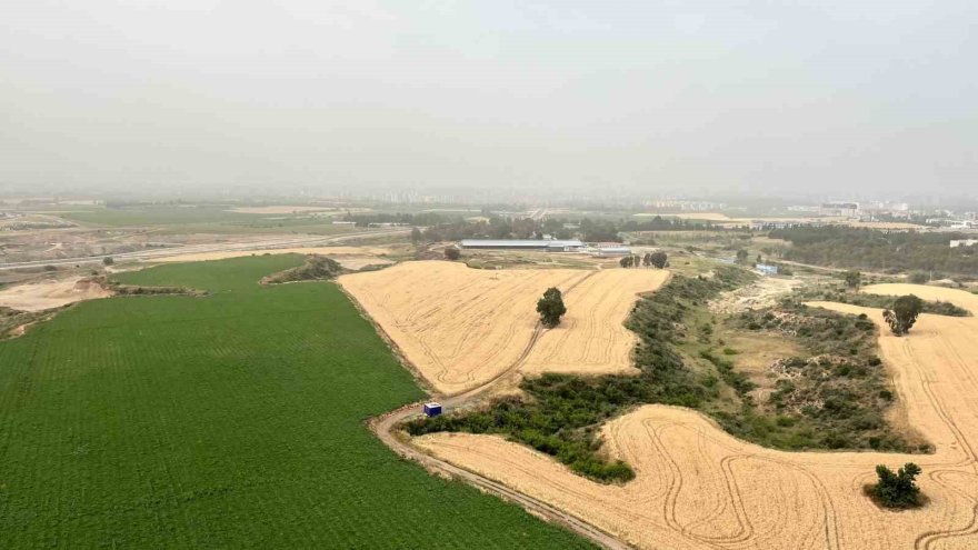 Toz bulutu Adana’yı kapladı