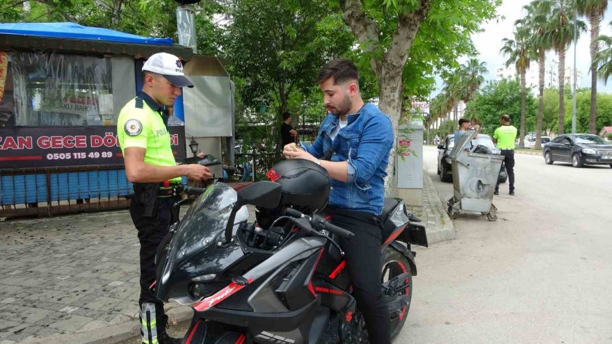 Motosiklet sürücüleri kural tanımayan motosikletlilerden rahatsız