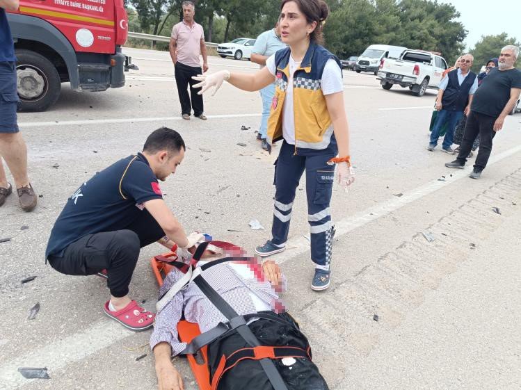 Trafik kazası sonrası ortalık savaş alanına döndü