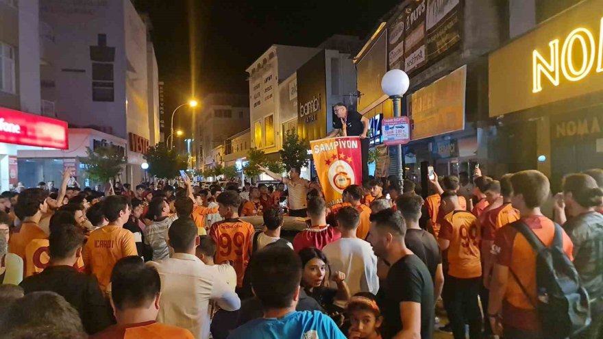 Adana’da şampiyonluk kutlamalarında arbede