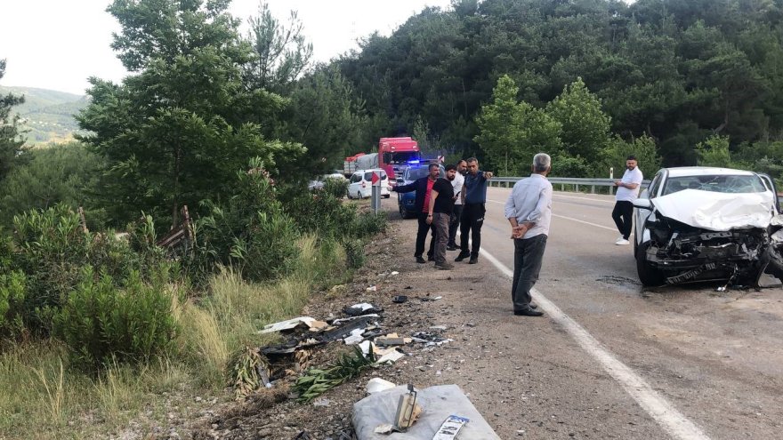 Adana’da kamyon ile otomobil çarpıştı: 1 yaralı