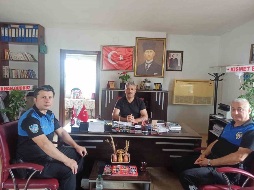 Adana’da polis mahalle muhtarları ile görüştü