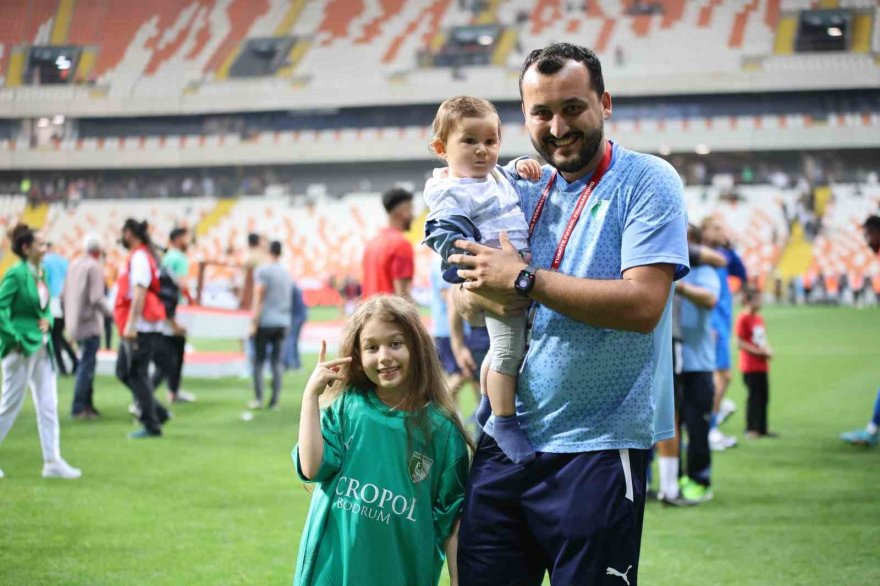 Trendyol 1. Lig Play-off şampiyonu Bodrum FK kupasına kavuştu