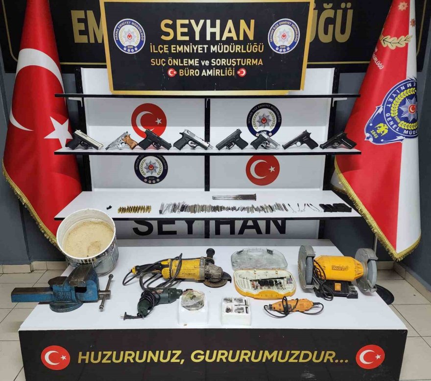 Seyhan polisi evde cephanelik ele geçirdi