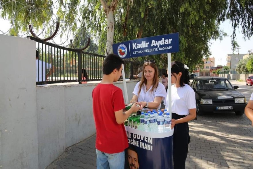 Ceyhan Belediyesi YKS’de öğrencileri yalnız bırakmadı