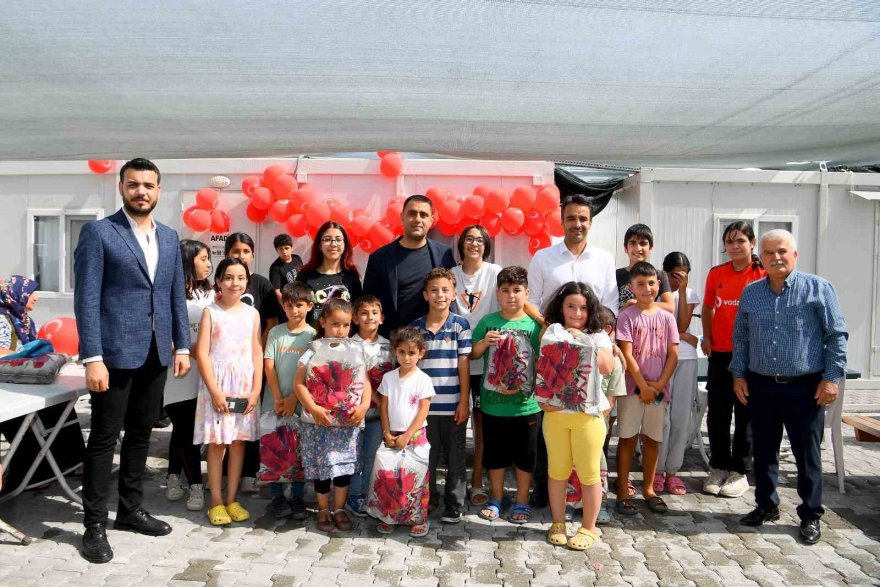 Başkan Kozay, konteyner kentteki çocukları bayram öncesi unutmadı