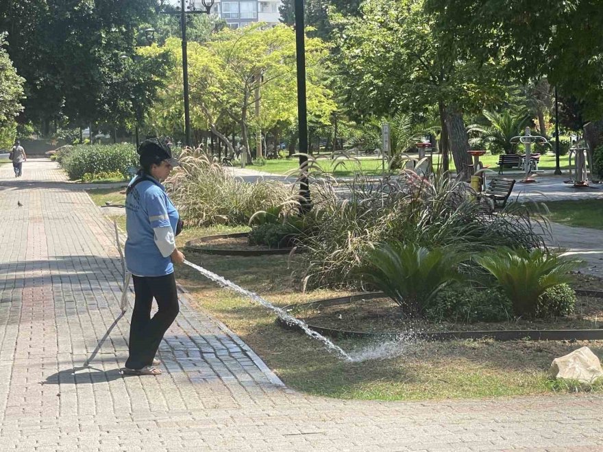 Adana sıcağı vatandaşa bu kez nem hesabı yaptırdı