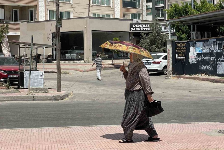 Adana sıcağı vatandaşa bu kez nem hesabı yaptırdı