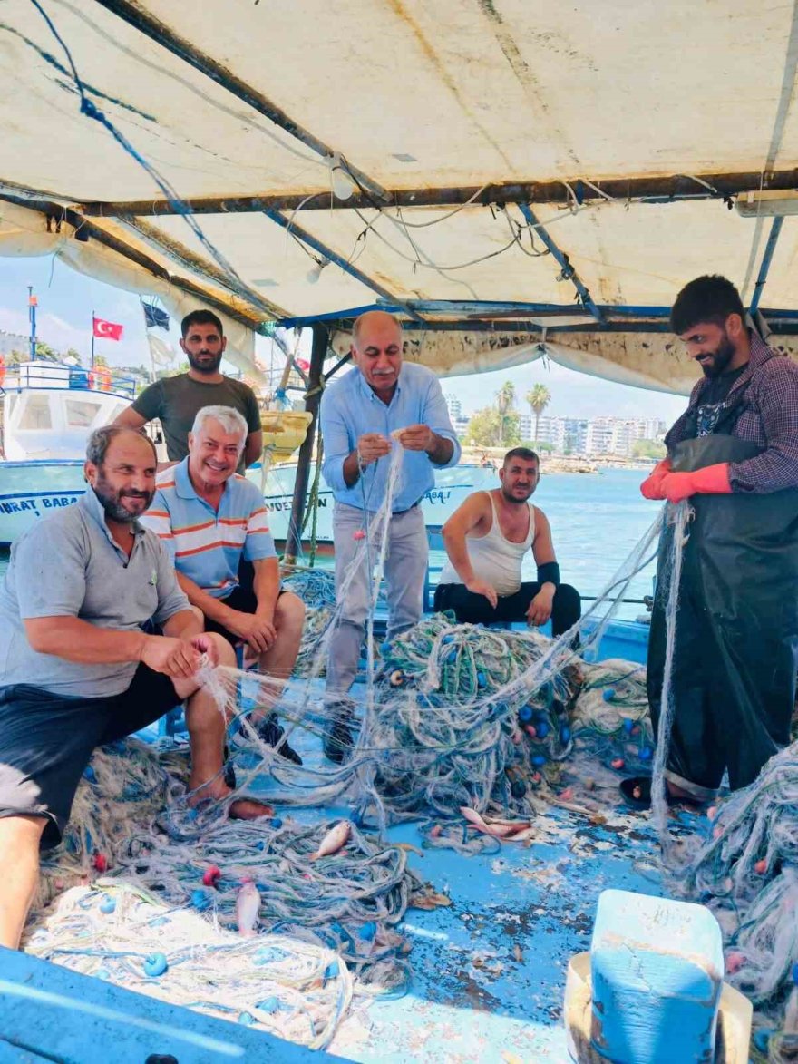 Başkan Altıok balıkçıları yalnız bırakmadı