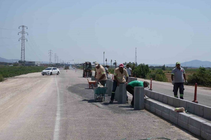 Zeydan Karalar: Ceyhan’da yol sorunu kalmayacak