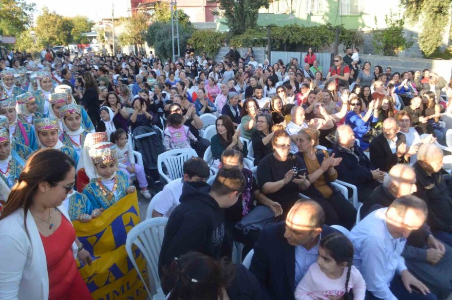 Kayışlı’da mahalle halkı buğday ekimini şenlik ile kutladı