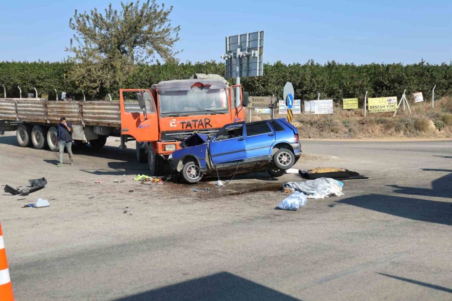 Kamyon ile otomobil çarpıştı: 1 kişi hayatını kaybetti, 1 kişi yaralandı