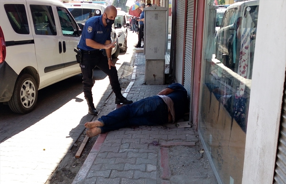 adanada-cikan-bicakli-kavgada-2-kardes-ve-bir-polis-yaralandi-h34601.jpg